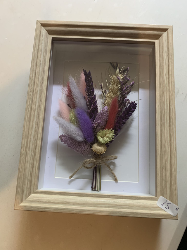 Cadre photo et son bouquet de fleurs séchées et stabilisées