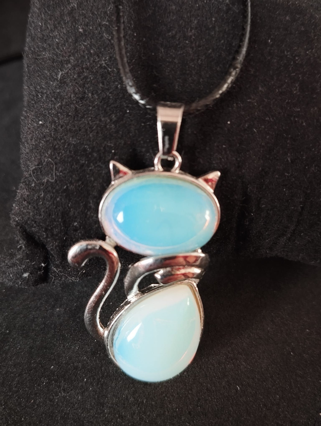 Pendentif Chat en Opaline