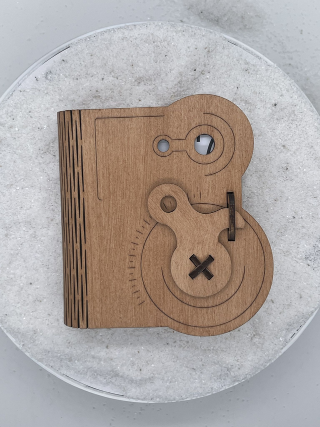 Boîte de rangement pour carte à jouer avec fermeture crochet