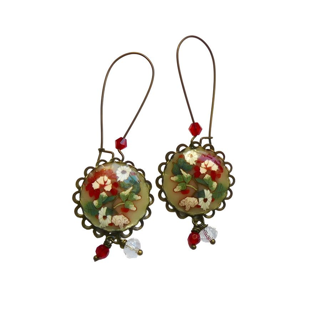 Boucles d&#039;oreilles pendantes fleurs rouge blanc