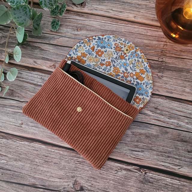 LISON - pochette liseuse rouille -