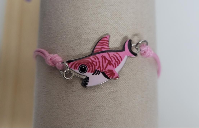 Bracelet simple requin rose 