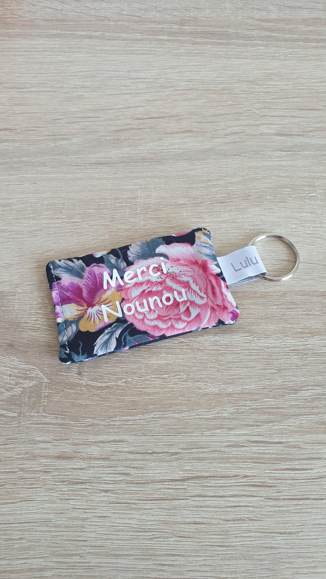 Porte clés Merci Nounou (rose noir)