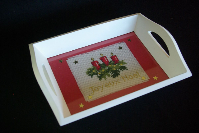 852-Plateau brodé Noël L25,5 x l18 x H5 cm