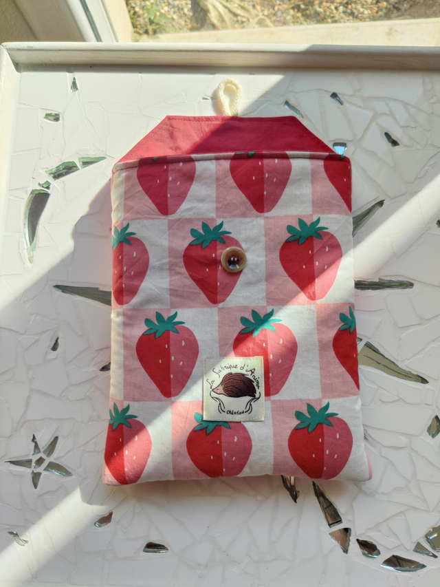 Housse livre "fraise"