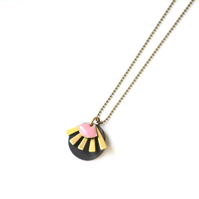 Collier en pendentif en CHAMBRE à AIR RECYCLÉE - Lilas - Pièce Unique