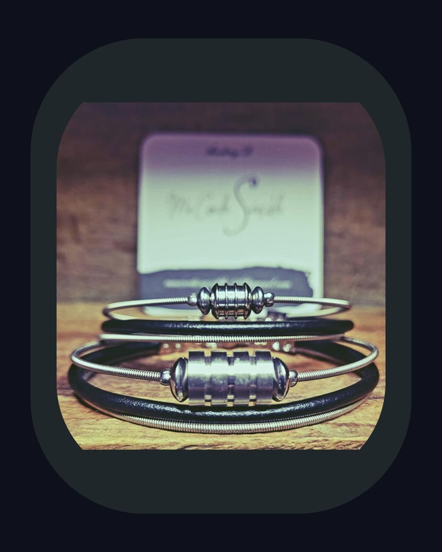 Bracelets duo cordes de basses et guitares surcyclées 