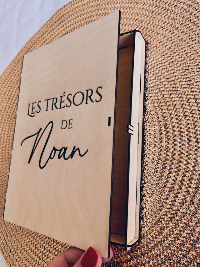 Livre boite en bois- " Les trésors de ..."