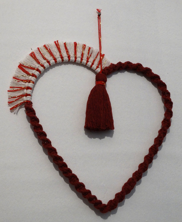 COEUR en macramé et son pompon