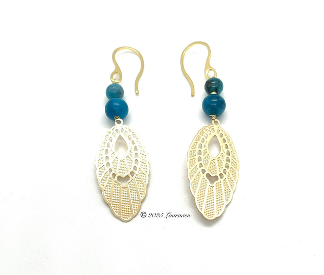 Boucles d’oreilles Solea – Apatite bleue &amp; cauris doré