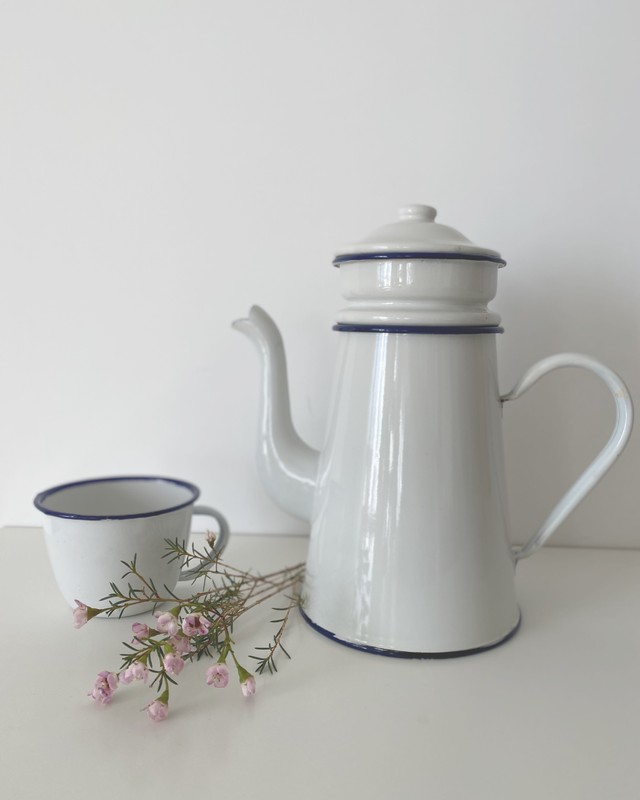 Cafetière émaillée et Quart