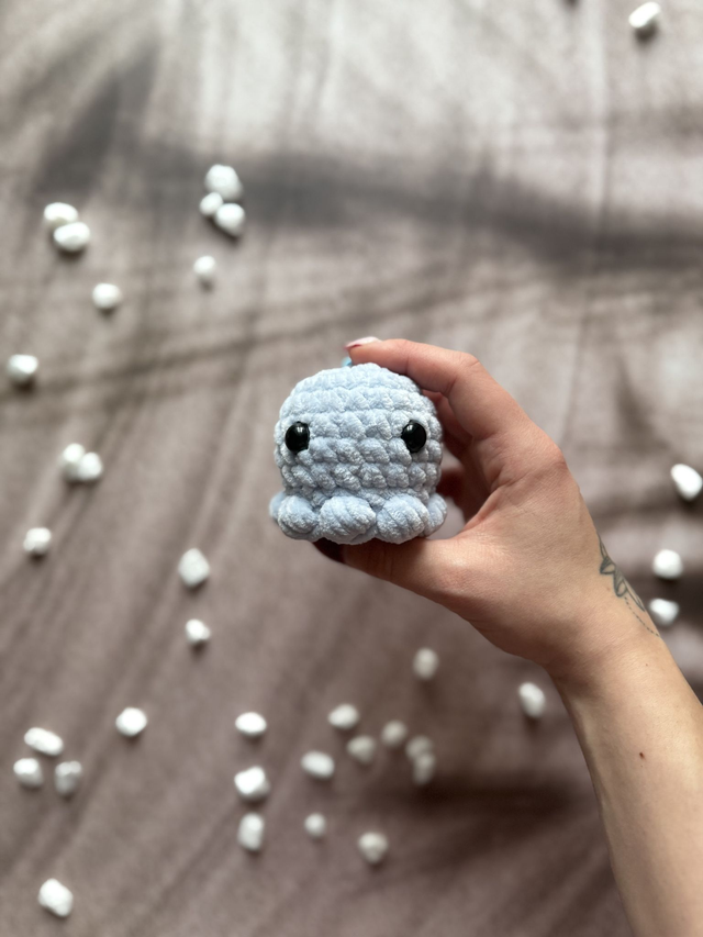 Porte-clés poulpe tout doux bleu pastel