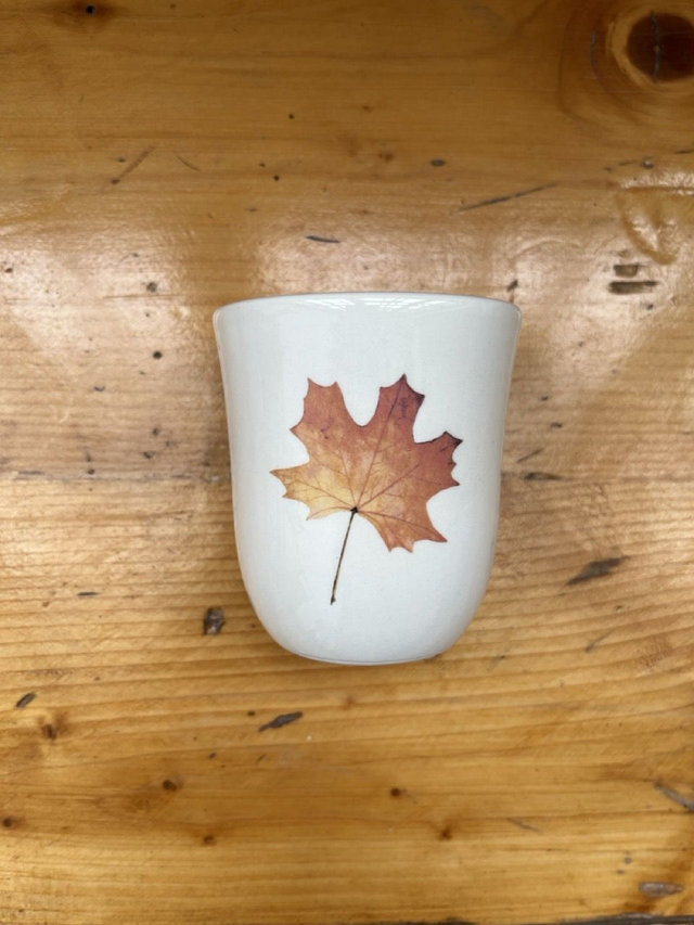Becher bauchig Ahornblatt