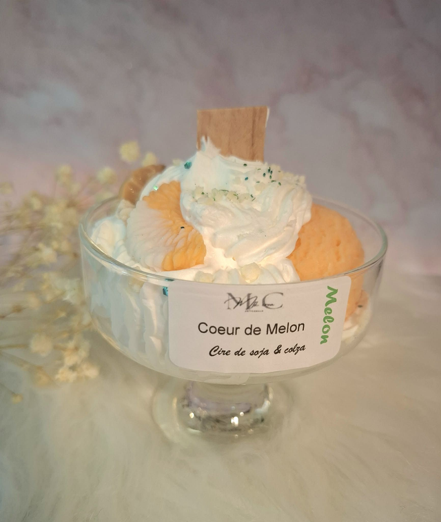 Bougie gourmande parfumée coeur de melon mèche en bois 