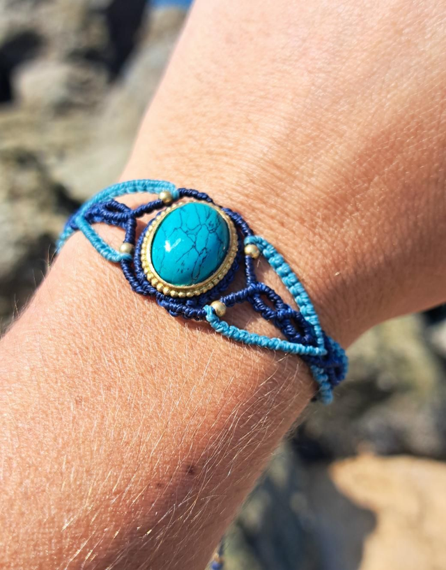 Manchette micro-macramé turquoise