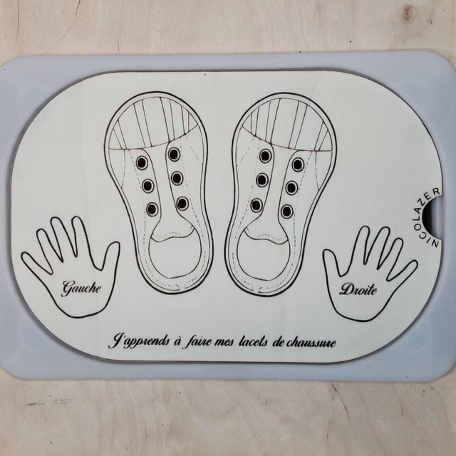 Insert sensoriel bois compatible trofast &quot;les chaussures à lacets&quot;