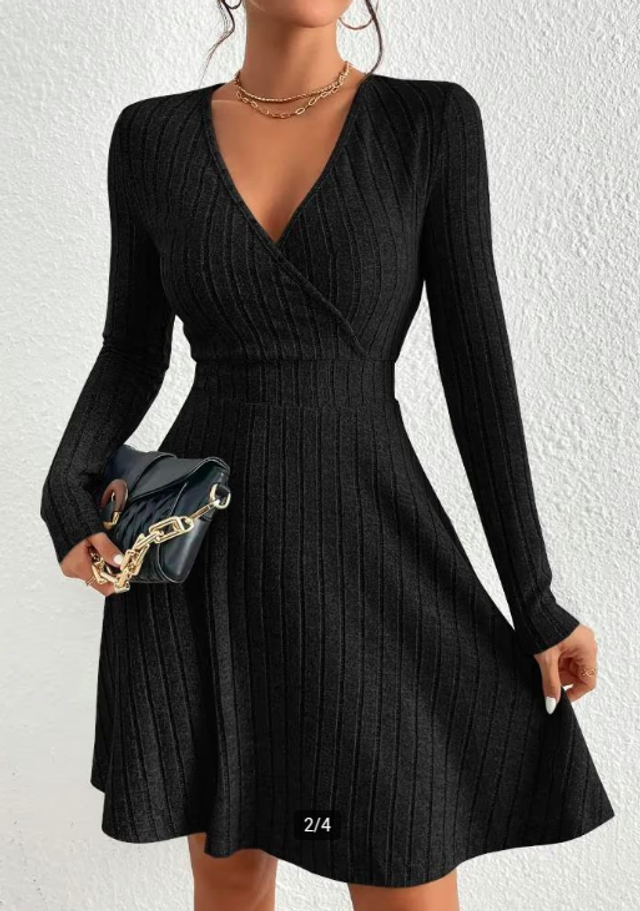 Zomerse jurk met lange mouwen, V hals en paraplu rok kleur zwart