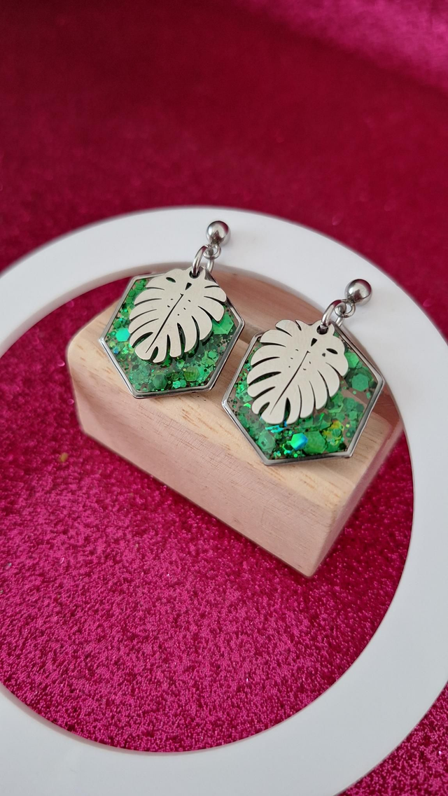 Boucles d&#039;oreilles Monstera argentées paillettes vertes 