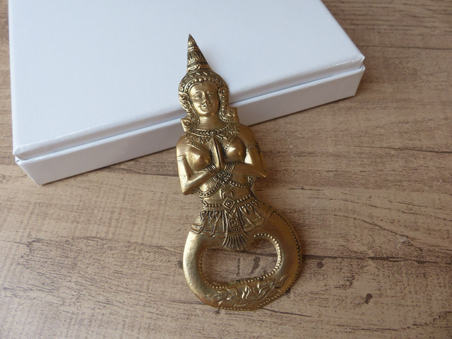 Ancien et rare décapsuleur ouvre bouteille déesse thaïllandaise, décoration bar, bistrot, cadeau oriental zen méditation, figurine en laiton