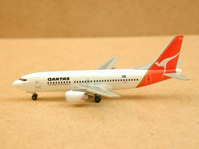 Qantas B737-300 (VH-TAK) &quot;Daring&quot;, 1:400