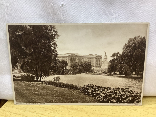 London Buckingham Palace, Photochrom Co Ltd Vintage Postcard No 65574 Our Ref No. A54 £2.00