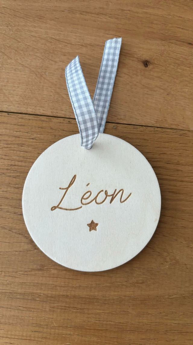 Boule de Noël &quot;Léon&quot; en bois - Personnalisable