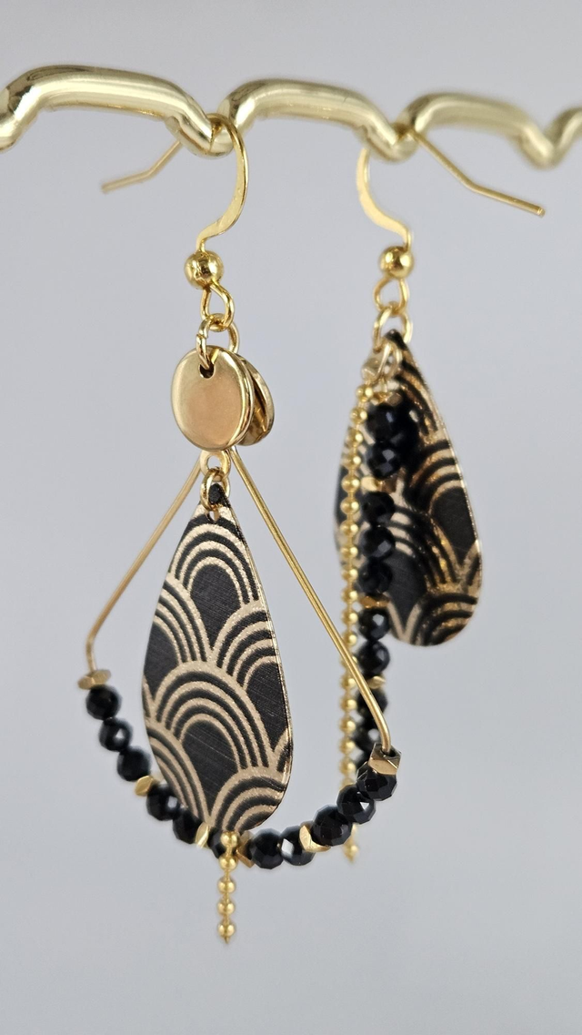 Boucles d&#039;oreilles asymétriques 