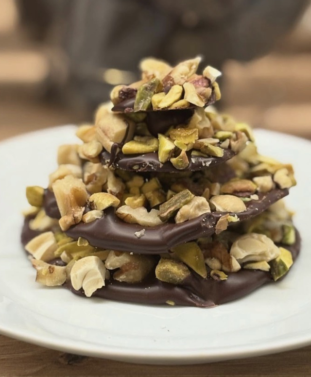 Stromek čokoláda ořechy váha min 200g