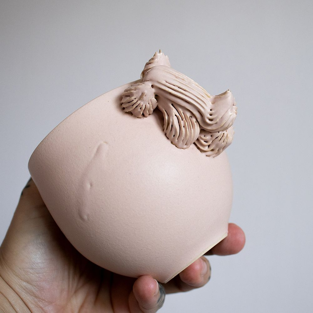 Tasse rose, anse meringue