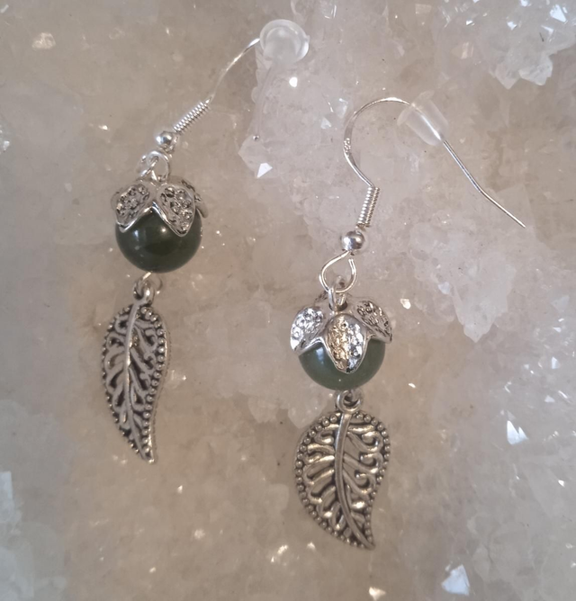jade (boucles d'oreilles "feuilles") 