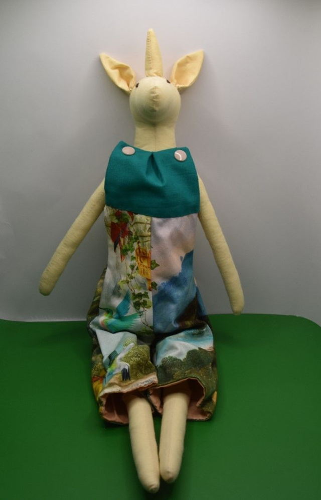 Einhorn Bella mit Latzhose "Motiv Madgaskar"