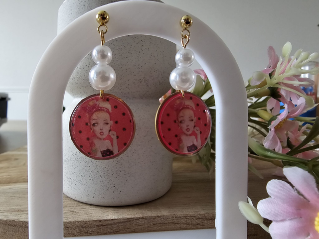 "RÉTRO CHIC" PIN-UP FOND rouge poids noir