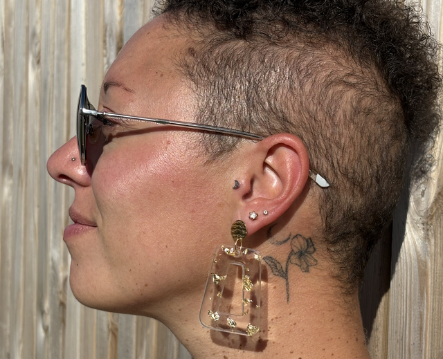 Boucles d’oreilles résine, acier inoxydable et feuille d’or 