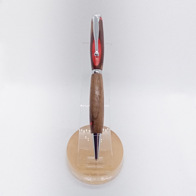 Stylo bille noir en Chêne et résine rouge