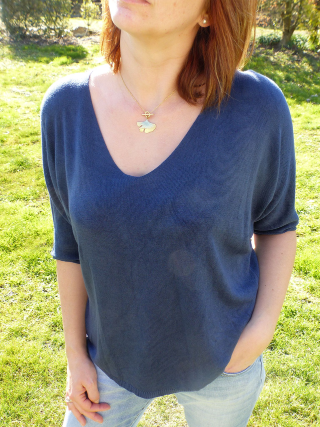 pull col V manches courtes bleu