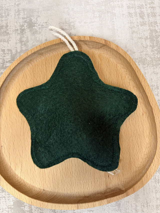 Étoile de Noël à suspendre – Feutrine vert sapin ou rouge