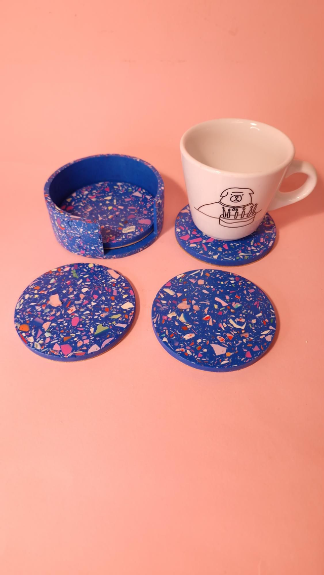 Kolorowa podkładka pod kubek, okrągła, organizer, niebieska, drobne lastryko, 9 cm