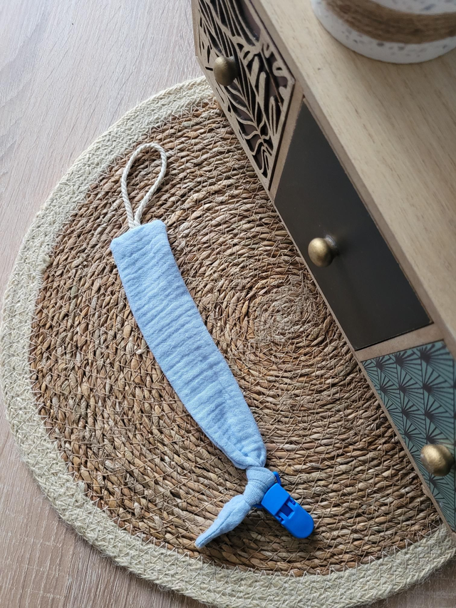 Attache tétine Bleu ciel