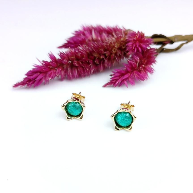 Puces d'oreilles "Roses dorées " en émail et Plaqué Or 