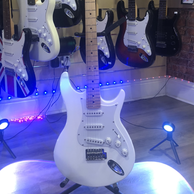 beringer Iaxe usb interface electric guitar fret dressed and setup