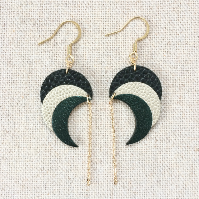 Boucles d’oreilles « Valse » dorées, cuir noir/ champagne/ vert métallisé 