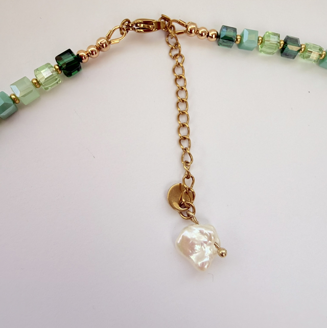 ELARA – Emerald Green & Mint Glass Beaded Necklace