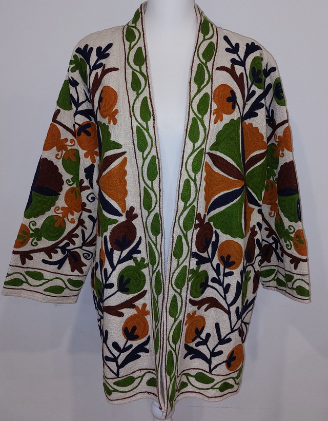 Veste kimono longue en coton TNT écru -  Brodée Suzani, fleurs - Doublure à rayures - Confectionnée à la main    