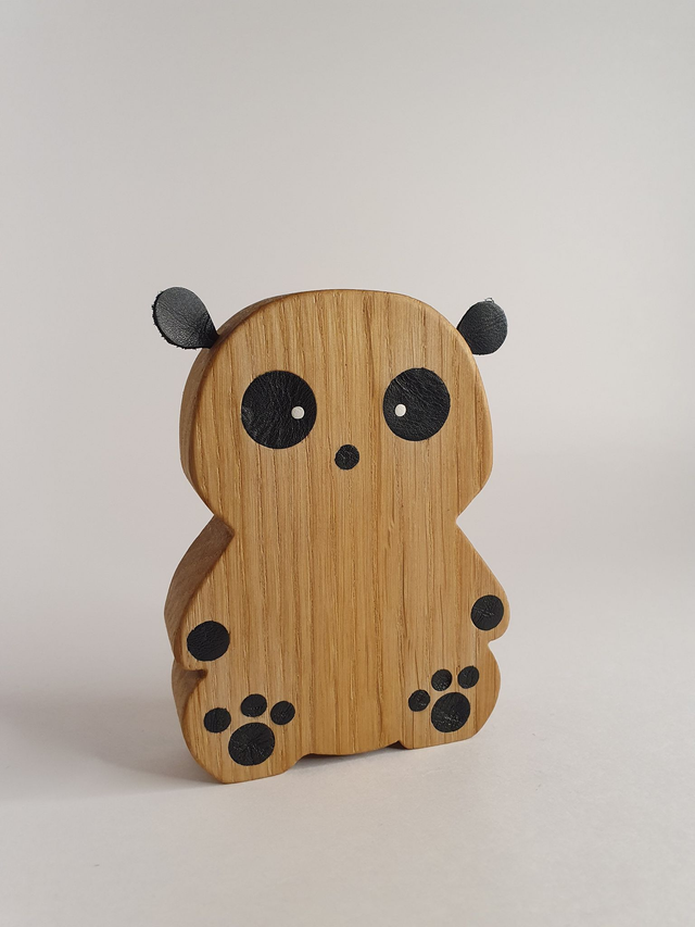 Panda décoratif en bois de chêne et cuir noir