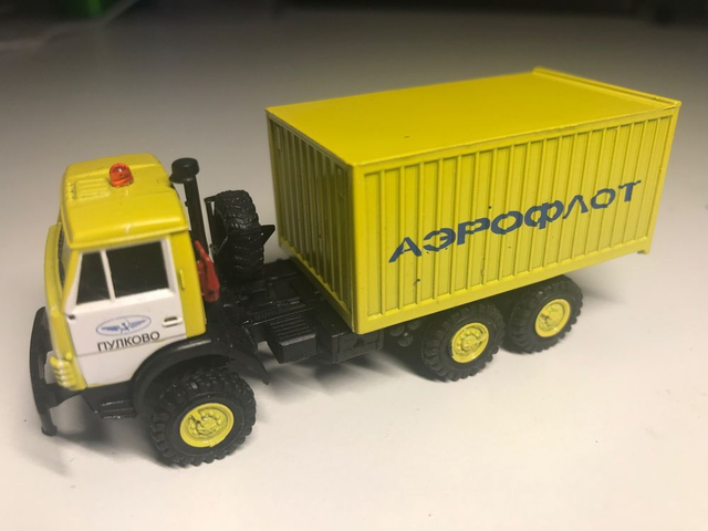 Kamaz Container Airport Pulkovo 1/87
