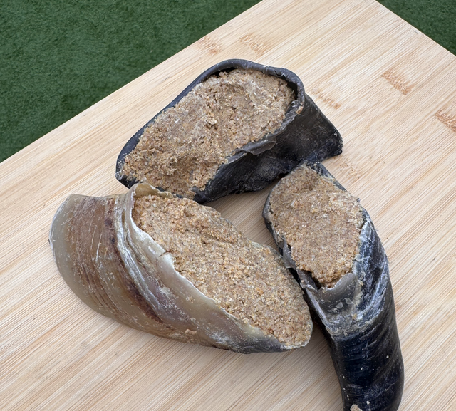 Peanut Butter Flavour Filled Hooves 1 Piece