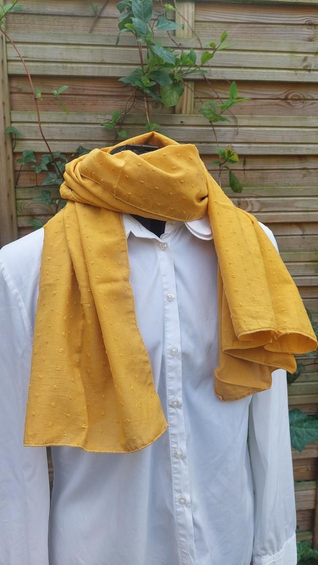 Foulard en plumetis jaune vif