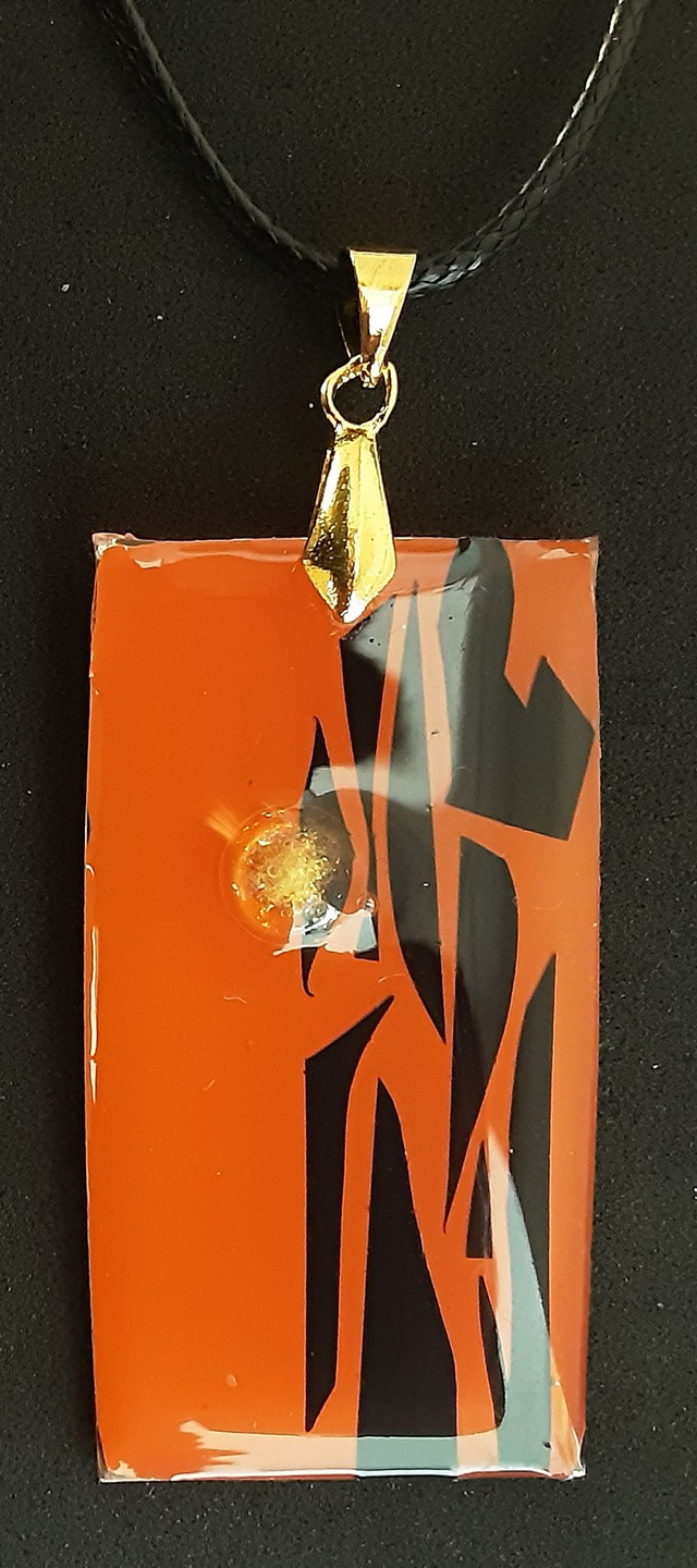 Pendentif grand rectangle collection Elégance fond rouge coquelicot flamboyant incrustation noire cabochon scintillant