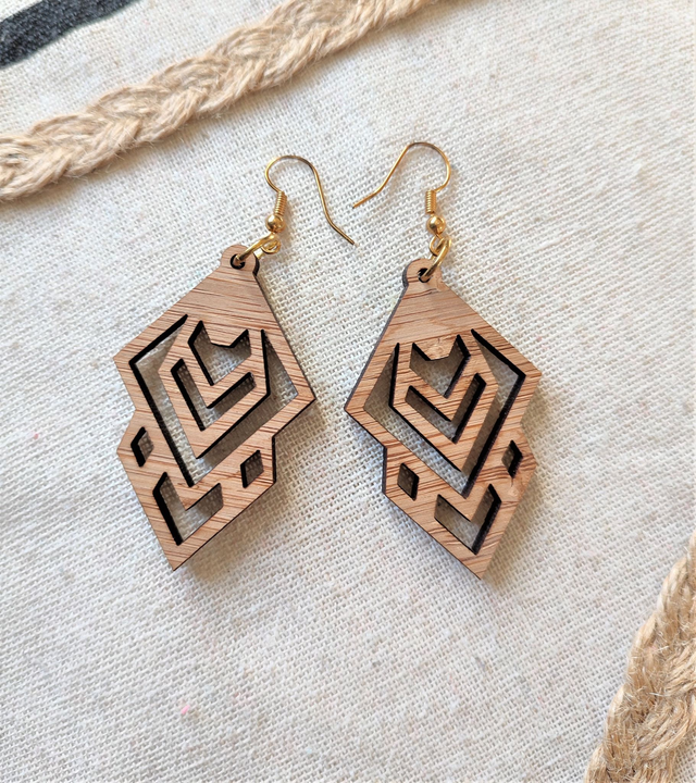 E04 – Boucles d'oreilles artisanales en bois NAZCA 1 –  Style Bohème