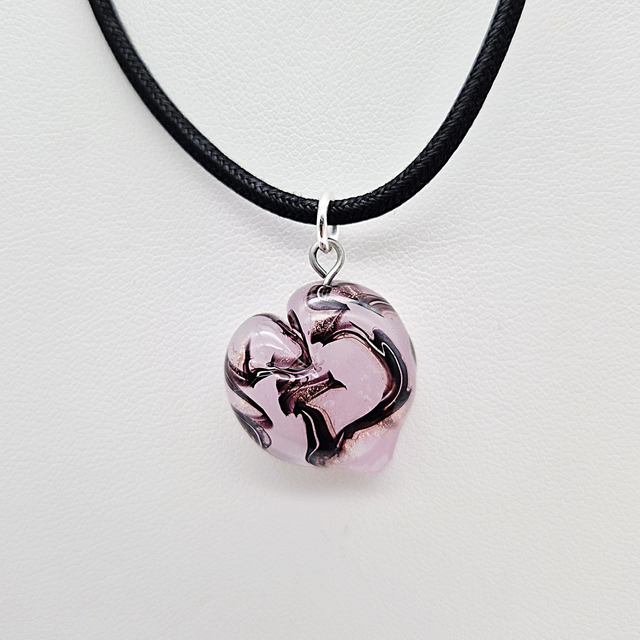 Pendentif Cœur rose avec fil noir